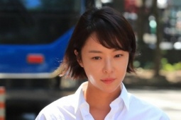 Giải trí - Vụ tham ô 70 tỷ, nữ diễn viên ‘Gia đình là số 1’ bật khóc giữa toà