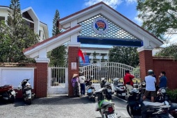 Nhà trường báo công an về bài…