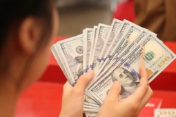 Trưa 25-9, ngân hàng thương mại đẩy giá USD lên kịch trần