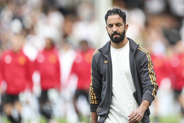 HLV Amorim phải hứng chịu áp lực dữ dội ở MU trong những tuần gần đây