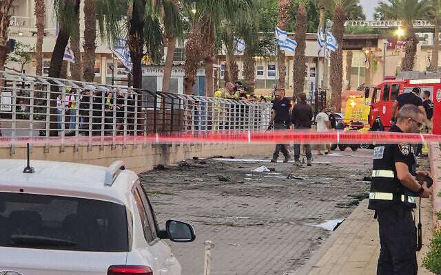 Lực lượng an ninh Israel phong tỏa hiện trường vụ UAV Houthi gây hư hại ở thành phố Eilat hôm 24/9. Ảnh: Flash90.