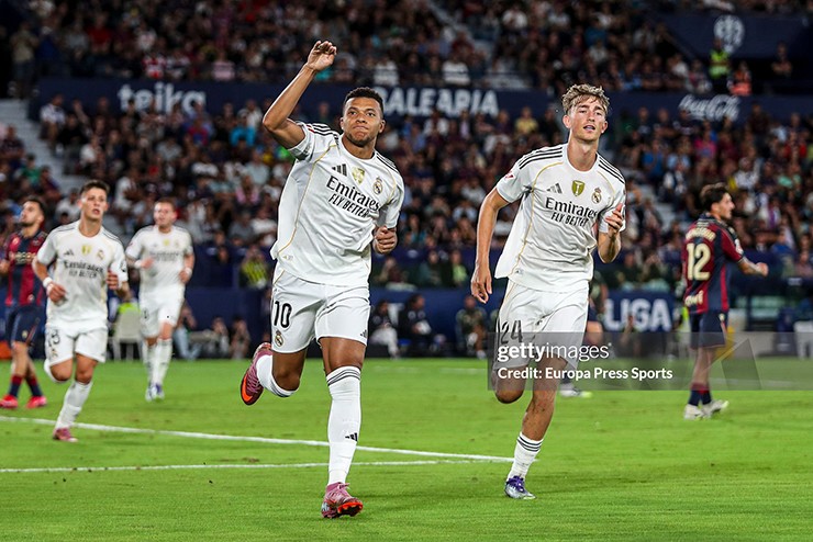 Mbappe bùng nổ trong màu áo Real Madrid