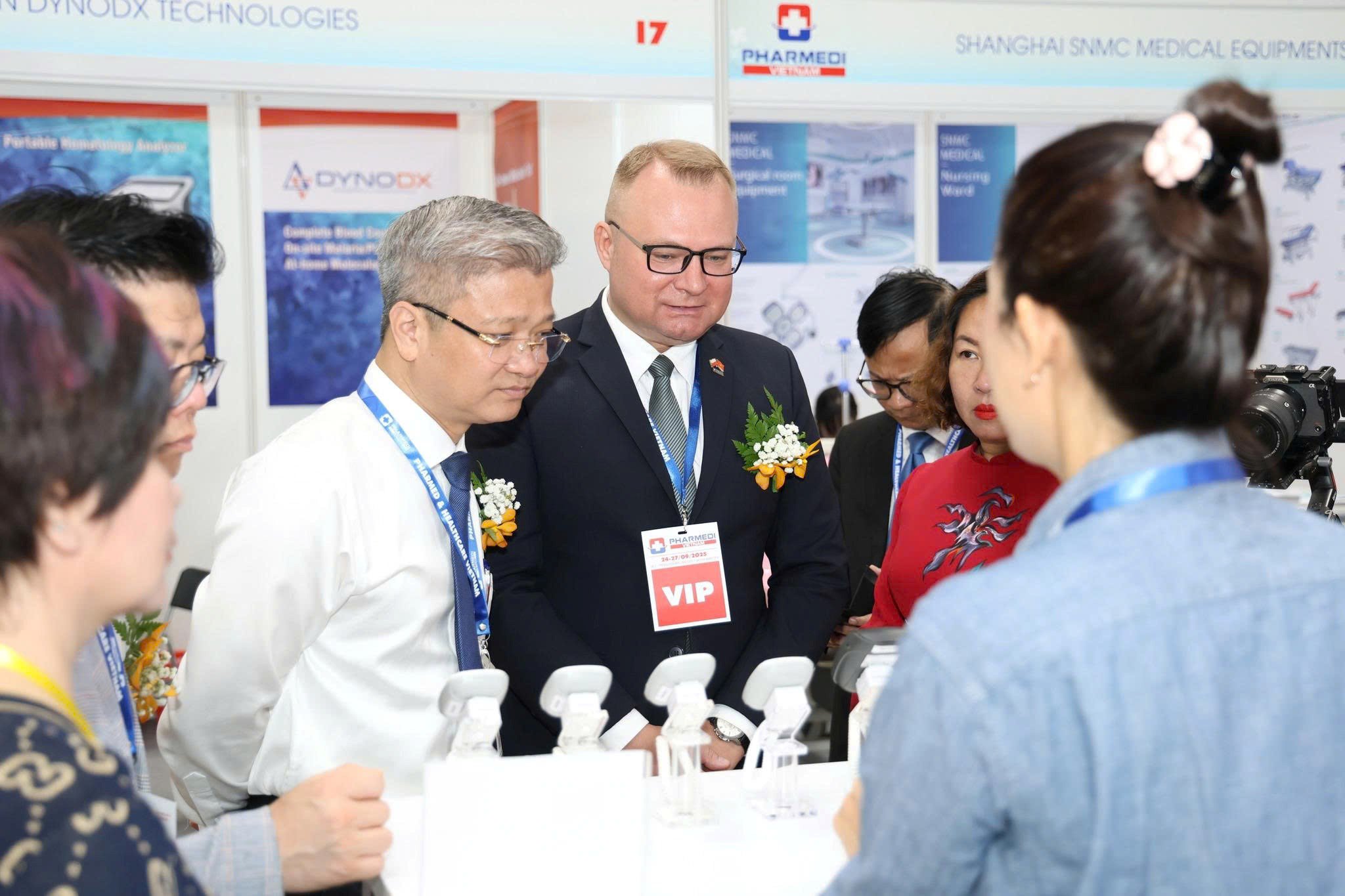 Hình ảnh giao thương tại triển lãm. Nguồn: Pharmedi Vietnam