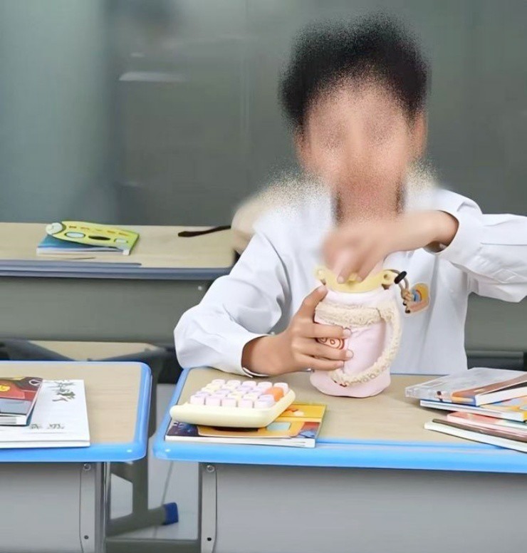 "Bình nước chống dị vật" gây sốt, giá hơn 700.000đ, có khóa vân tay - 2