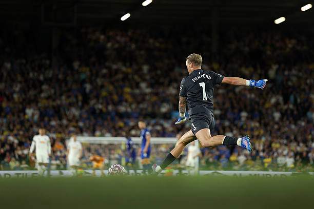 Các đội Premier League mùa này dùng bóng dài nhiều kỷ lục trong 10 mùa qua, bao gồm cả các pha phát bóng của thủ môn