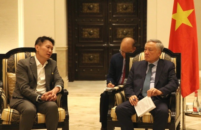 Phó thủ tướng thường trực Nguyễn Hòa Bình tiếp Tổng giám đốc Binance. Ảnh: VGP