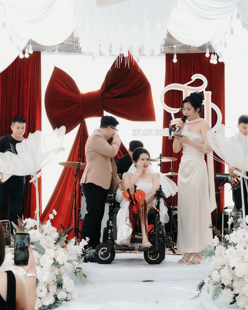 Cặp đôi có một hôn lễ trọn vẹn&nbsp;