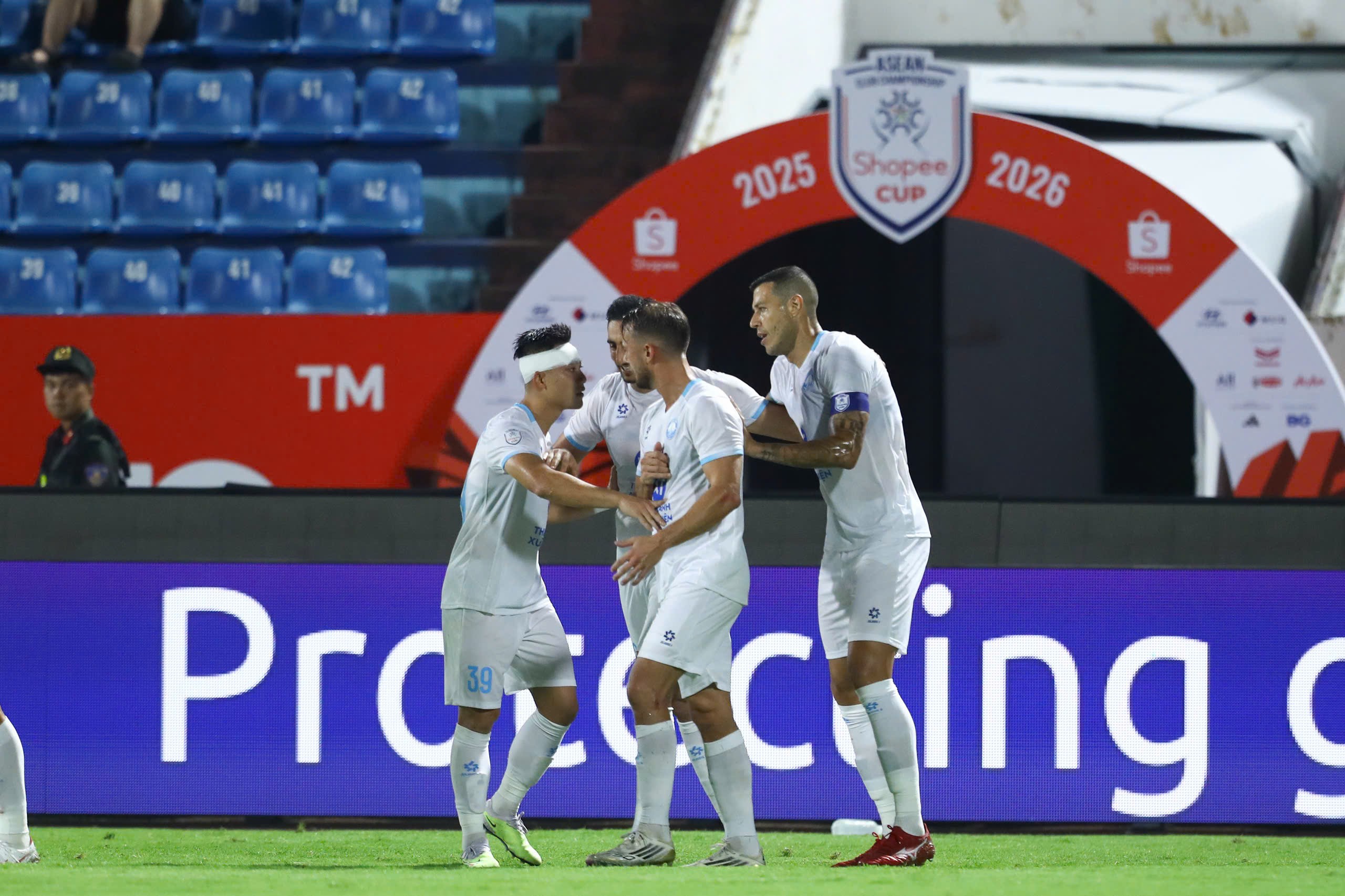 Trực tiếp bóng đá Nam Định - Svay Rieng: Ngôi sao tuyển Lào tâng vọt xà (Cúp C1 Đông Nam Á) (Hết giờ) - 2