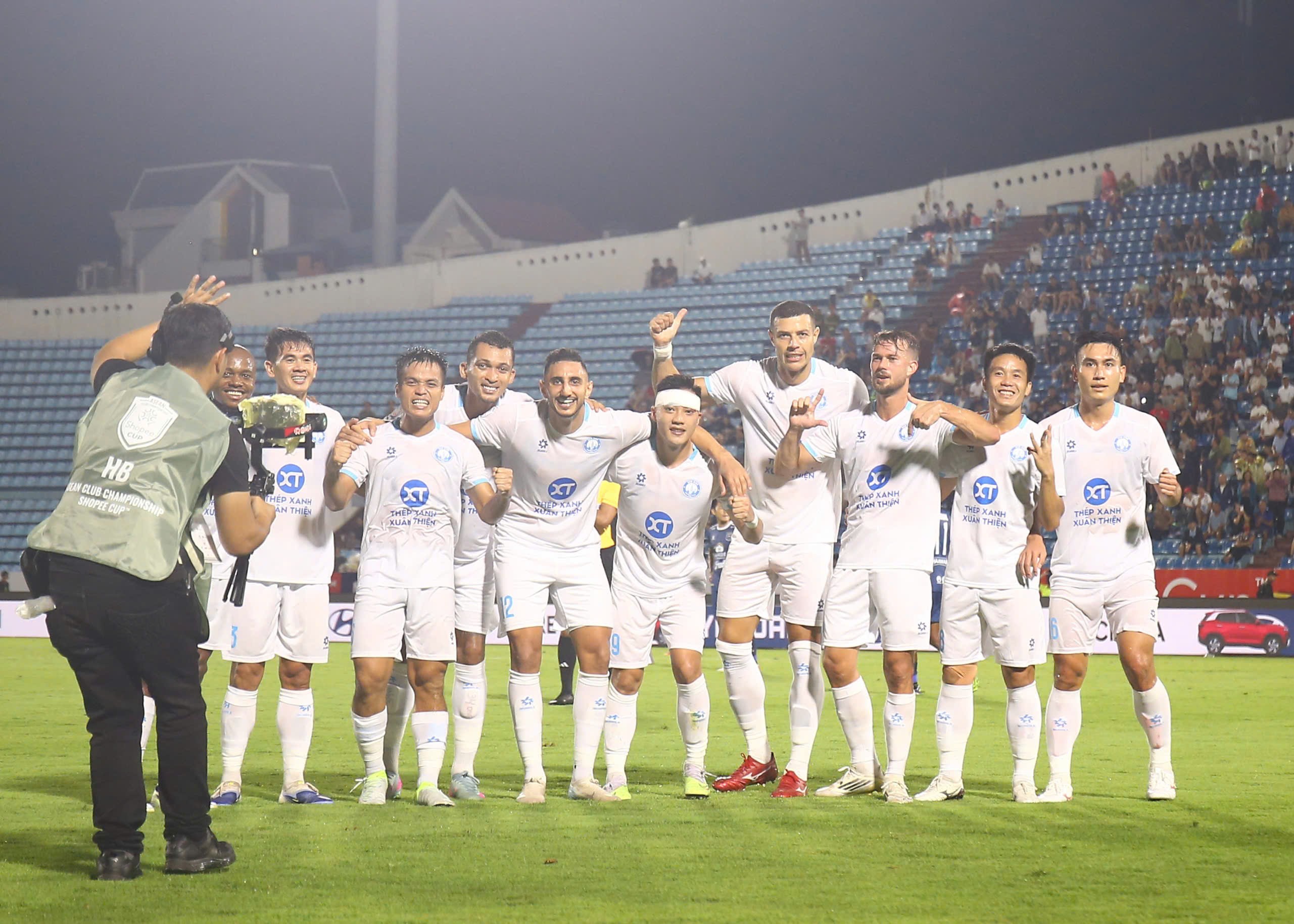 Trực tiếp bóng đá Nam Định - Svay Rieng: Ngôi sao tuyển Lào tâng vọt xà (Cúp C1 Đông Nam Á) (Hết giờ) - 3