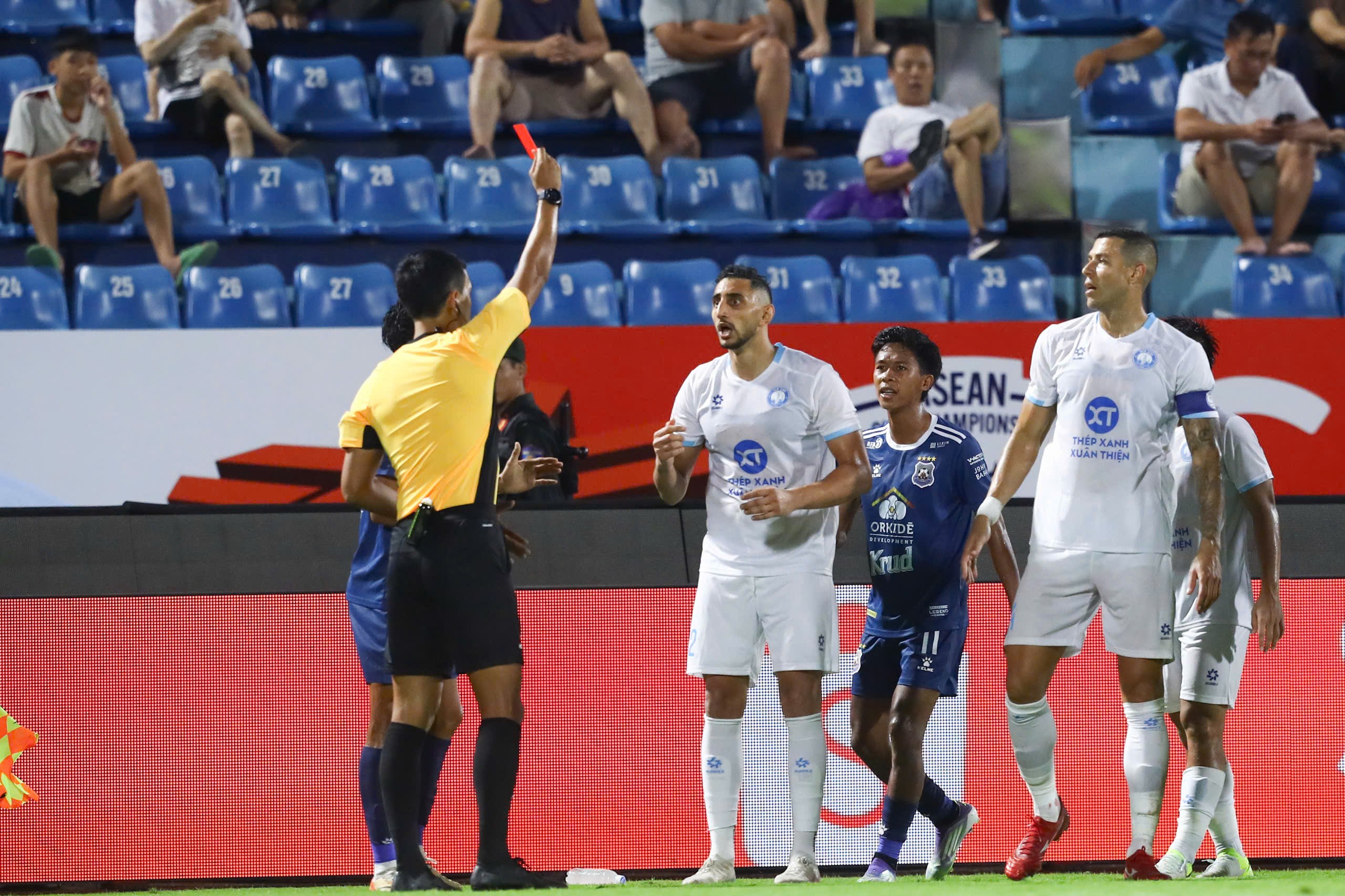 Trực tiếp bóng đá Nam Định - Svay Rieng: Ngôi sao tuyển Lào tâng vọt xà (Cúp C1 Đông Nam Á) (Hết giờ) - 4