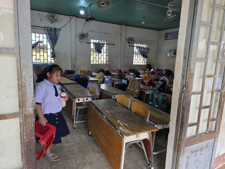 Trường Tiểu học Vĩnh Tân (phường Vĩnh Tân, TPHCM) xuống cấp. Ảnh: Hương Chi