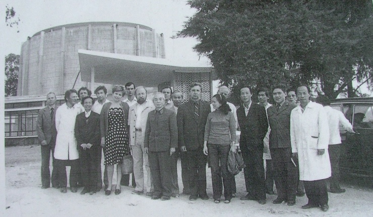 Đại tướng Võ Nguyên Giáp thăm Viện Nghiên cứu hạt nhân, tháng 3/1984. Ảnh: Viện Nghiên cứu hạt nhân