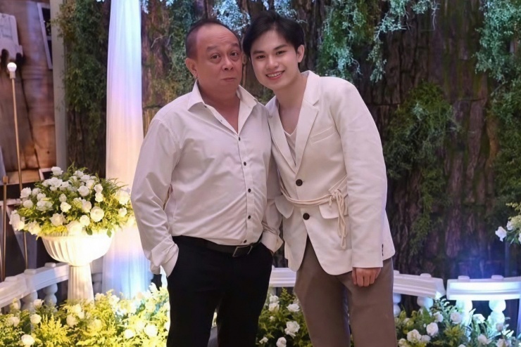 Nghệ sĩ Tiểu Bảo Quốc và con trai.&nbsp;