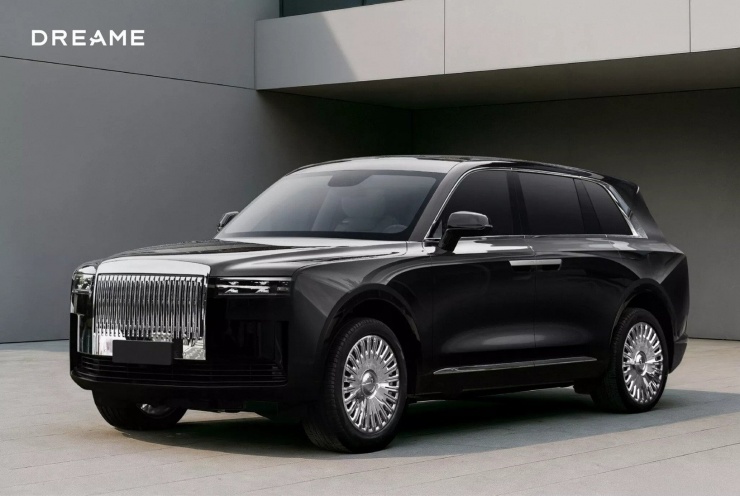 Rolls-Royce Cullinan (bên trái) và bản sao từ hãng xe Trung Quốc (bên phải)
