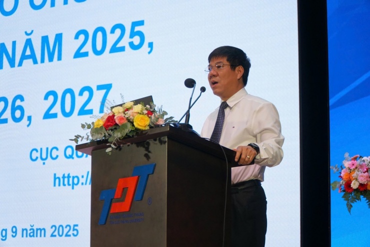 GS.TS Huỳnh Văn Chương, Cục trưởng Cục Quản lý chất lượng, Bộ GD&amp;ĐT phát biểu tại hội nghị. Ảnh: A.N.