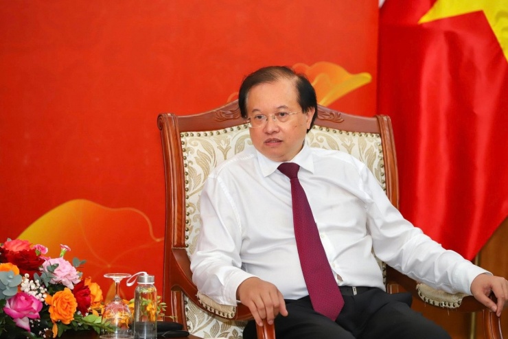 Thứ trưởng Tạ Quang Đông đánh giá cao kết quả Đức Phúc đạt được tại đấu trường quốc tế. Ảnh: Cổng TTĐT Bộ VHTTDL.