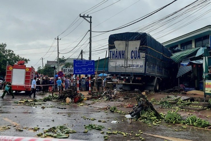 Vụ xe tải lao vào chợ, 3 người chết: Lời khai bất ngờ của tài xế