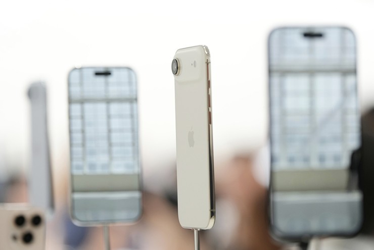 Nhưng Apple vẫn đang đau đầu vì luật EU khiến iPhone ở khu vực này kém hấp dẫn hơn.