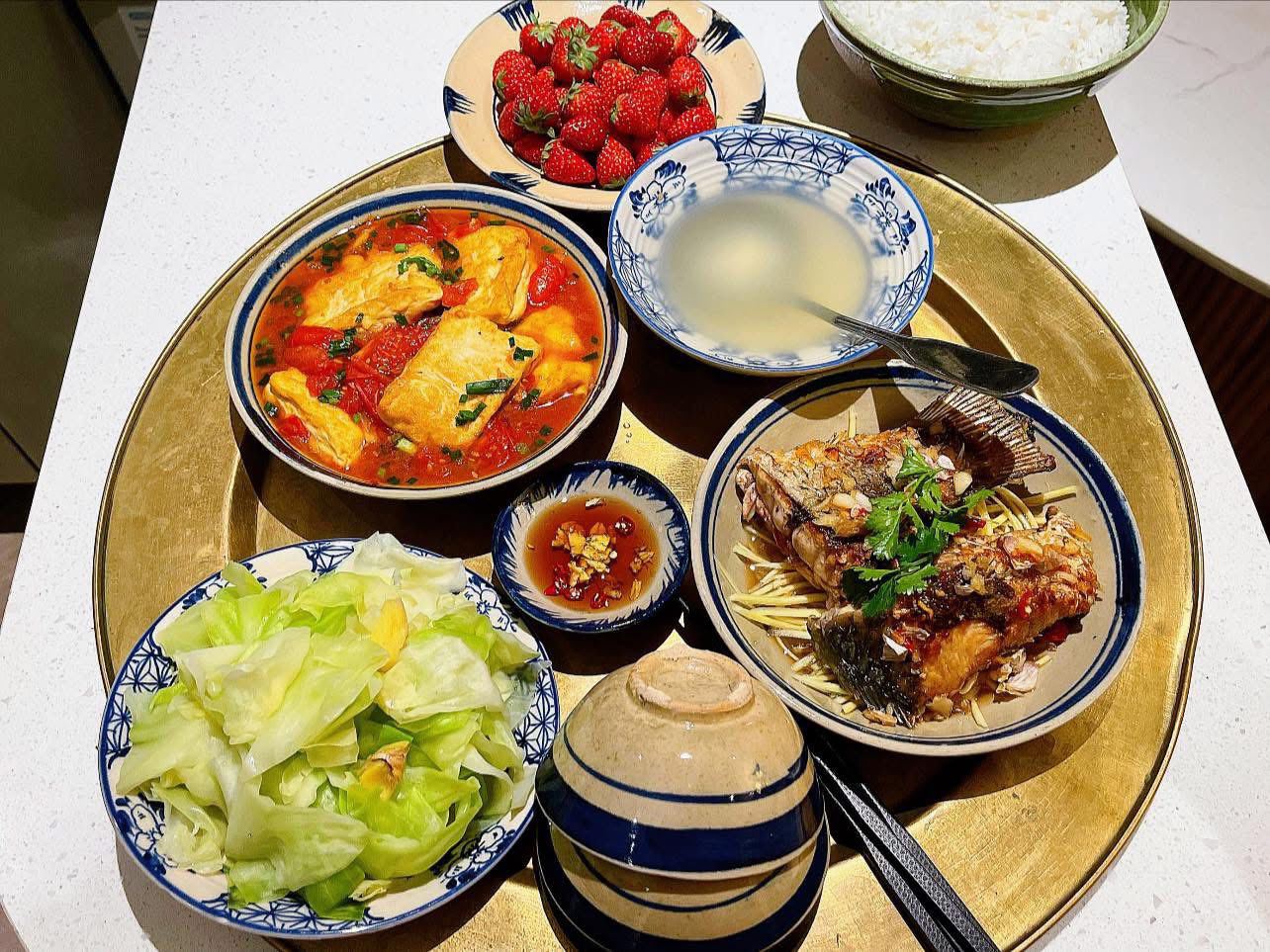 Cá rán sốt xoài - Rau cải luộc - Đậu phụ sốt cà chua