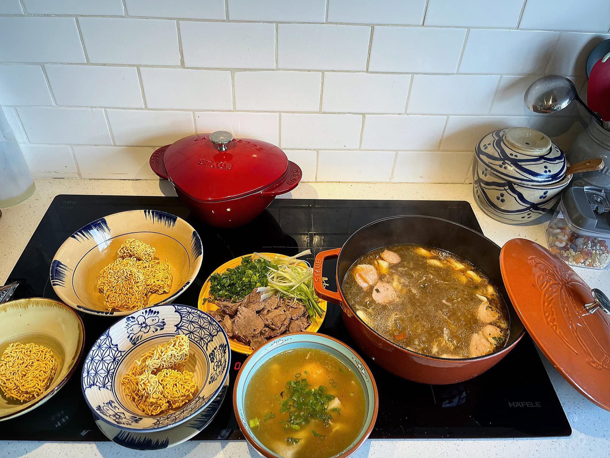 Mỳ bò trứng chần