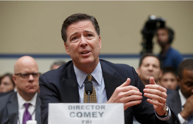 Cựu Giám đốc FBI James Comey điều trần tại Điện Capitol tháng 7-2016. Ảnh: AP