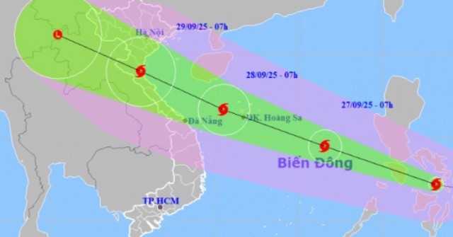 Bão số 10 Bualoi đi nhanh gấp đôi cơn bão khác,...