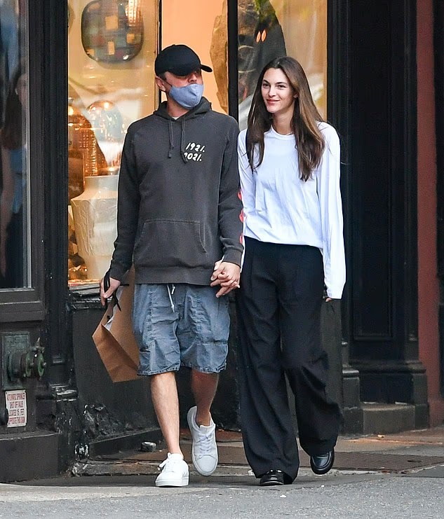Leonardo DiCaprio và Vittoria Ceretti hẹn hò ở New York. Ảnh: TheImageDirect