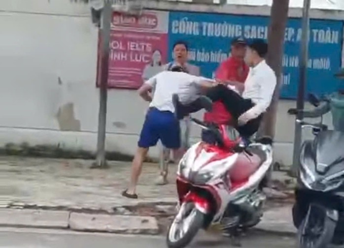 Thực hư thông tin tài xế xe Mercedes bị cho là đánh người gây xôn xao dư luận ở Nha Trang - 1
