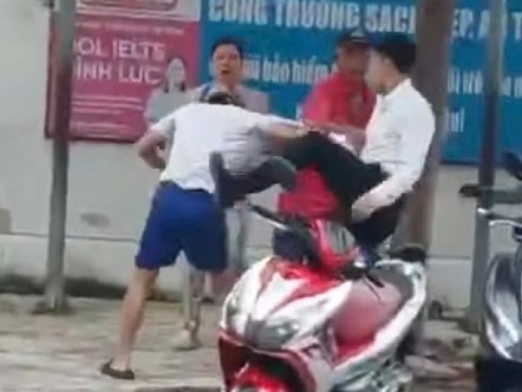 Thực hư thông tin tài xế xe Mercedes bị cho là đánh người gây xôn xao dư luận ở Nha Trang