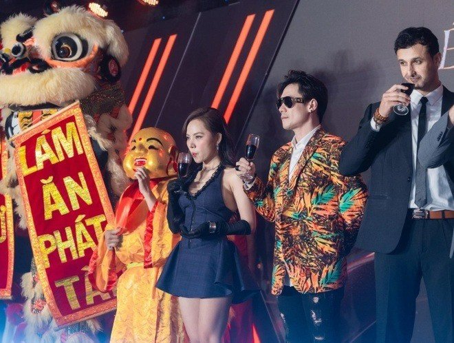 Hình ảnh Ngô Lan Hương xuất hiện ở chương trình khai trương nhà cái.