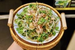 Mưa gió làm món cơm gà vàng óng, vạn ng…