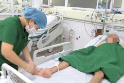 Người đàn ông nguy kịch từ chiếc răng sâu