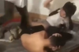 Giáo dục - du học - Nam sinh bị bạn đánh hội đồng tại nhà