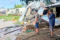 Tin tức trong ngày - CLIP: Hiện trường “hà bá nuốt nhà” ở Đồng Tháp, nhiều người nháo nhào