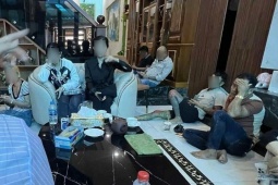 Hàng chục người tụ tập ở nhà chủ hụi vì lo bị bùng 200 tỷ đồng