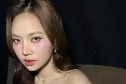 Thêm ca sĩ nữ hát mừng khai trương web cá độ