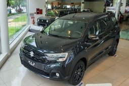 Tin tức ô tô - Suzuki XL7 Hybrid phiên bản Black Edition xuất hiện tại đại lý