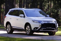 Giá xe Mitsubishi Outlander tháng 9/2025, lăn bánh từ 924 triệu đồng