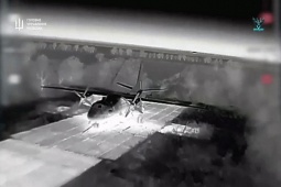 Thế giới - VIDEO: UAV Ukraine tấn công 2 vận tải cơ An-26 Nga ở bán đảo Crimea