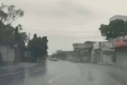 Phóng như 'bay' khi trời mưa, ô tô con mất lái tông tử vong người đi xe máy