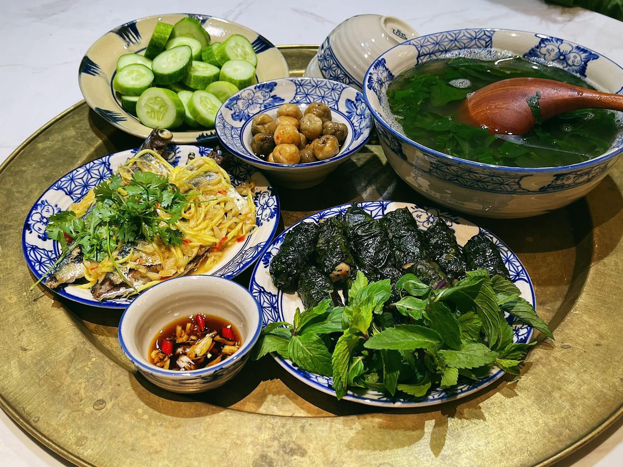 Chả lát lốt - Cá rán sốt xoài ớt - Canh rau ngót