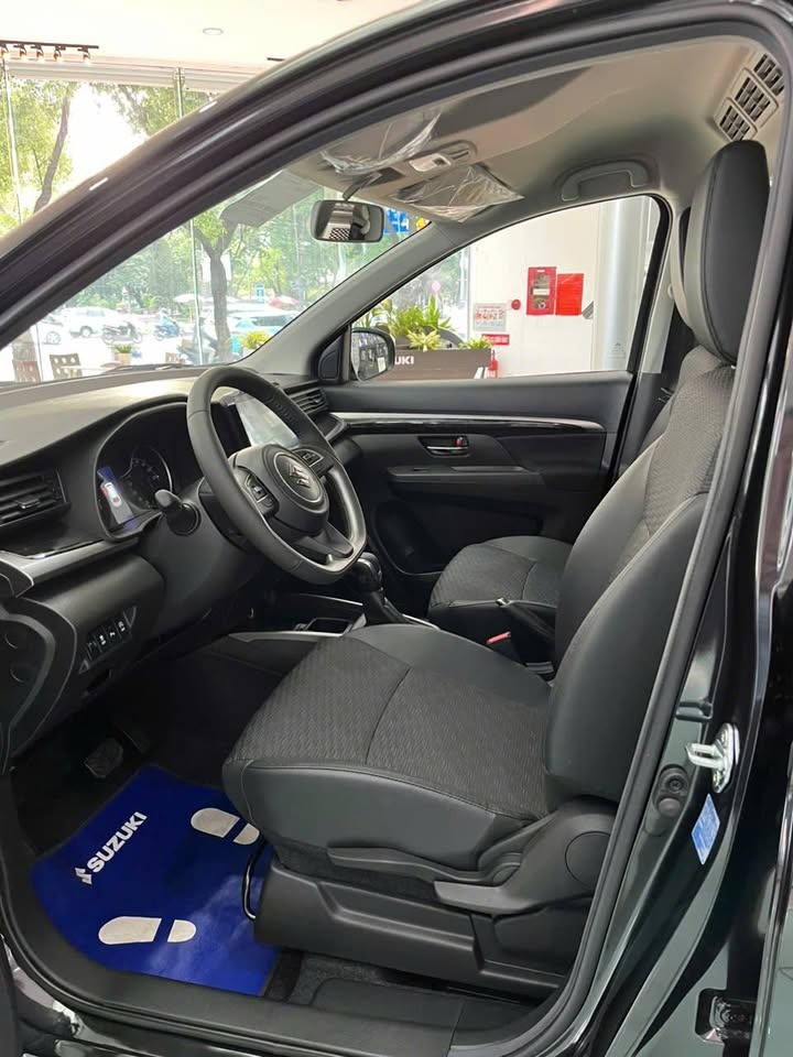 Suzuki XL7 Hybrid phiên bản Black Edition xuất hiện tại đại lý - 5