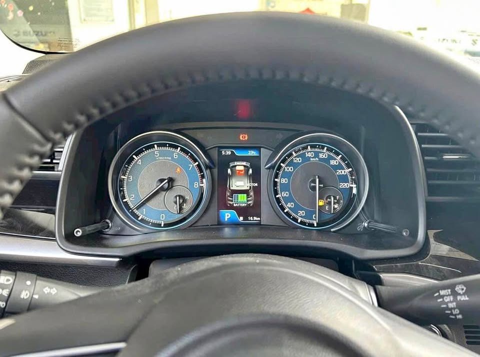 Suzuki XL7 Hybrid phiên bản Black Edition xuất hiện tại đại lý - 4