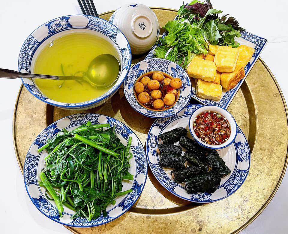 Rau muống - Đậu phụ - Chả lá lốt