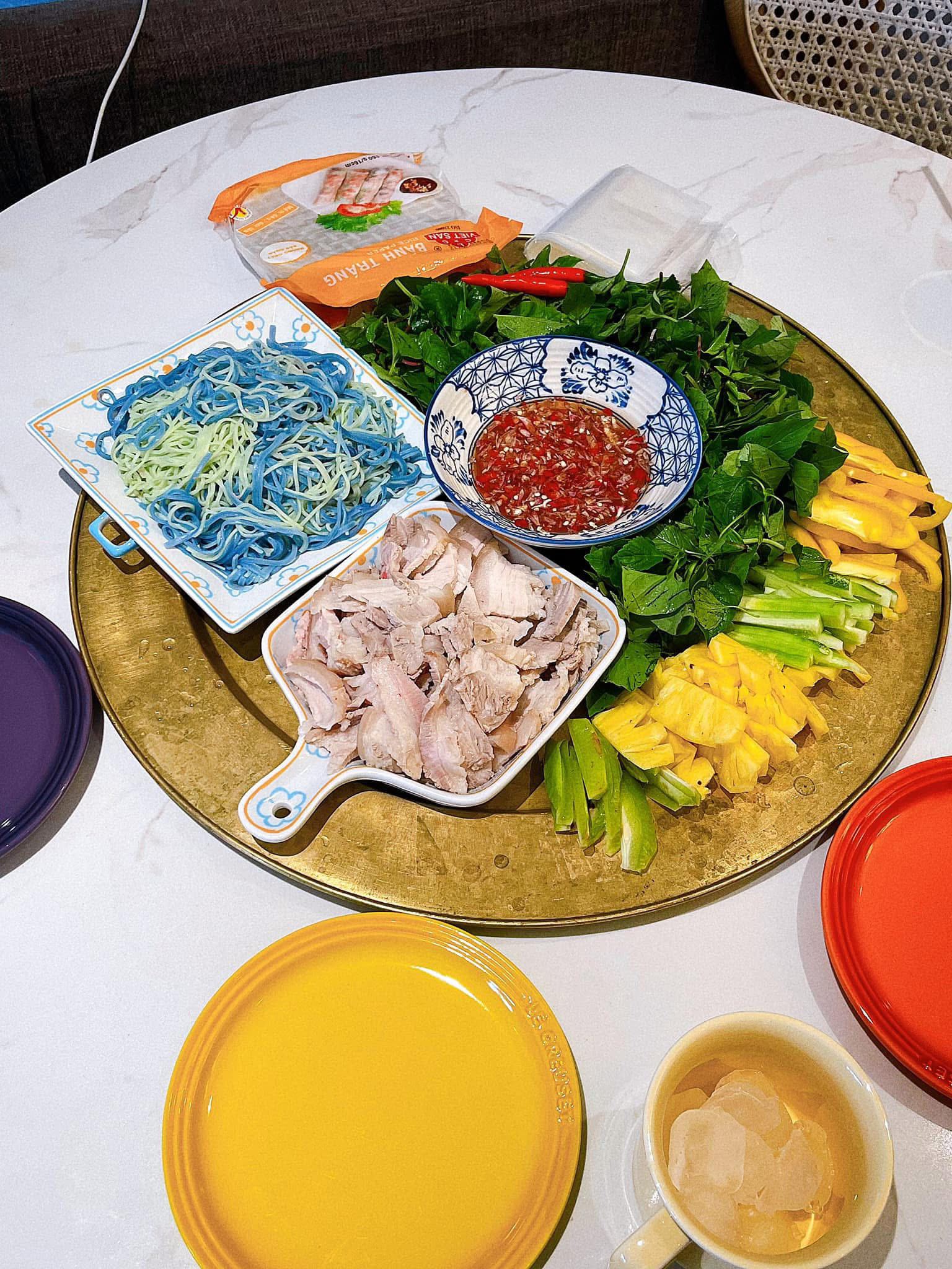 Bún cuốn rau thịt