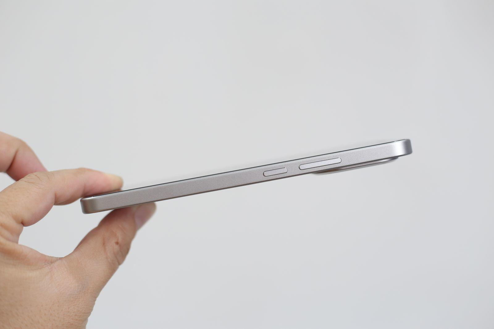 Nổi bật là tính năng Xiaomi Offline Communication lần đầu ra mắt toàn cầu, cho phép liên lạc đàm thoại trực tiếp giữa hai máy Xiaomi 15T series mà không cần mạng di động hay Wi-Fi, với phạm vi lên đến 1.9Km trên bản Pro và 1.3Km trên bản tiêu chuẩn.