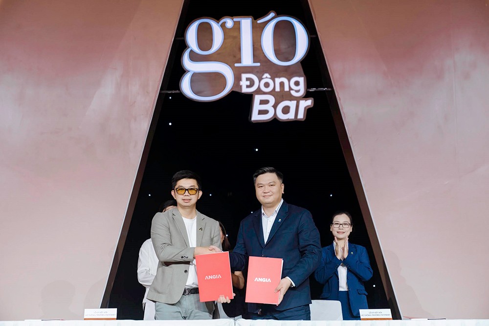 Đại diện An Gia (trái) và Pathway Tuệ Đức ký kết hợp tác