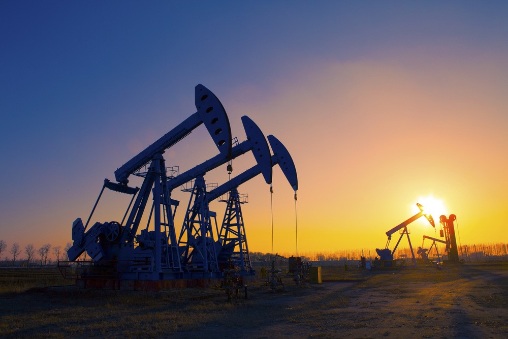 Giá dầu tăng mạnh nhất trong 3 tháng vì Nga hạn chế xuất khẩu - 1