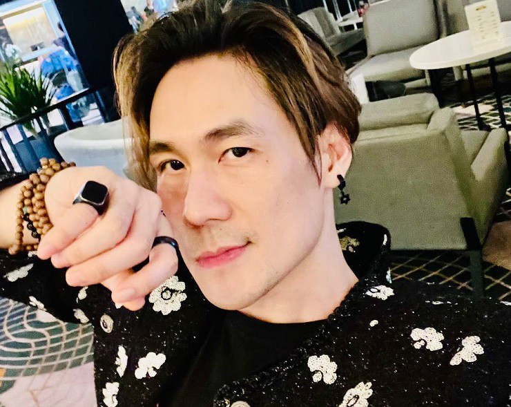 Khánh Phương gây tranh cãi khi ra MV Anh em trước sau như một vì hình ảnh liên quan web cờ bạc.