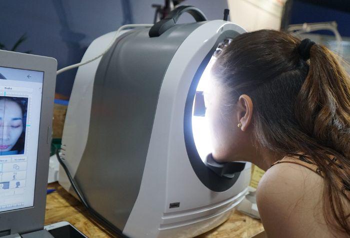 Phân tích da qua máy soi 3D